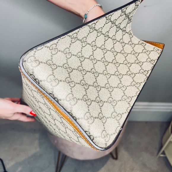 Gucci Shoulder Bag - Picture 8 of 12